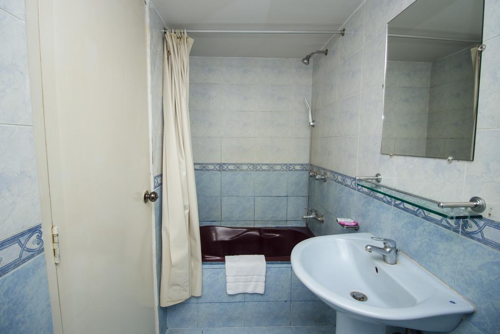 Laurel Hotels Ltd. Dhaka Zimmer foto